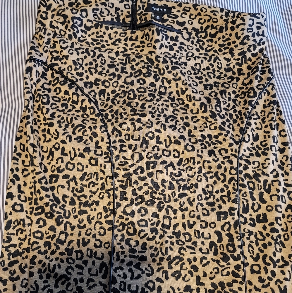 TORRID leopard print pencil skirt